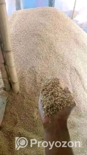 খড় কুটা গরু ও ছাগলের  জন্য একটি আদর্শ খাবার.