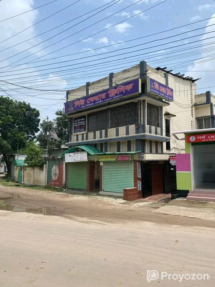 বাড়ীসহ জমি বিক্রি করা হবে।
