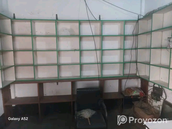 বিক্রয় হবে দোকান সজানোর জন্য তিনটি রেক