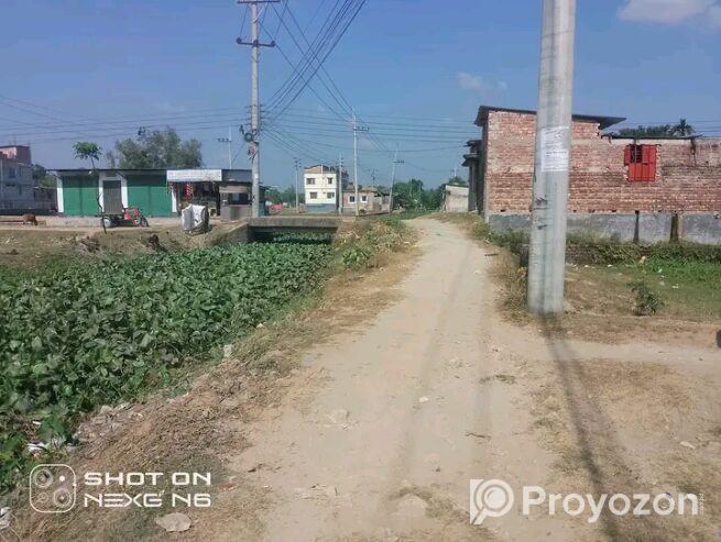 জরুরী ভিত্তিতে জমি বিক্রয় হবে।