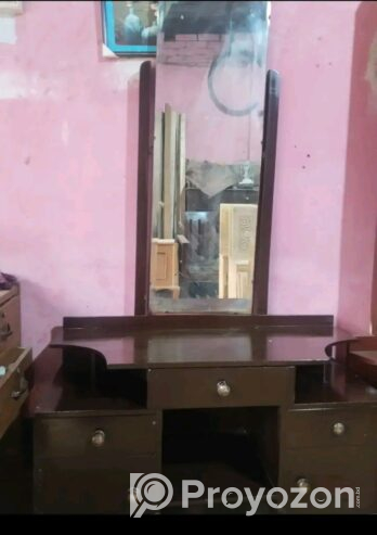 বিক্রি হবে ডেসিন টেবিল