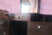 বিক্রি হবে ডেসিন টেবিল