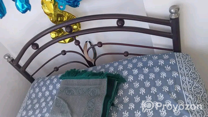 খাট জাজিম তোষক সহ, ড্রেসিং টেবিল বিক্রি করা হবে