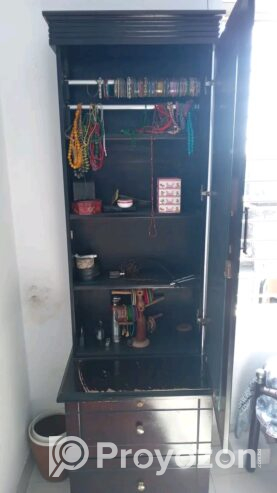 খাট জাজিম তোষক সহ, ড্রেসিং টেবিল বিক্রি করা হবে