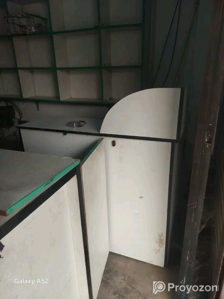 একটি কম্পিউার টেবিল ও র‌্যাক বিক্রি হবে