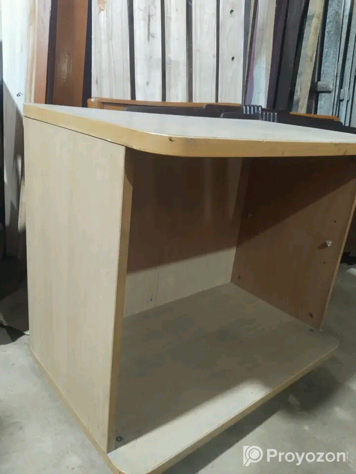 টিভির রাখার টলি বিক্রি করা হবে