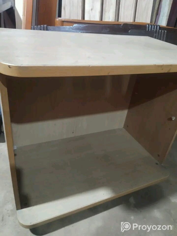 টিভির রাখার টলি বিক্রি করা হবে