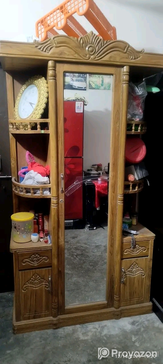 একটি বক্স খাট,ড্রেসিং টেবিল,বিক্রয় হবে।