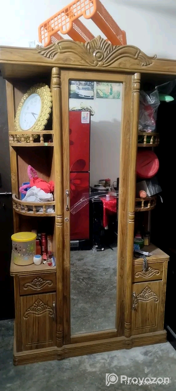 একটি বক্স খাট,ড্রেসিং টেবিল,বিক্রয় হবে।