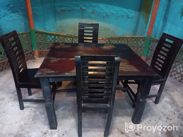 কাঠের টেবিল আর চেয়ার বিক্রি হবে