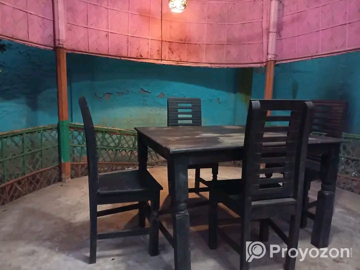 কাঠের টেবিল আর চেয়ার বিক্রি হবে
