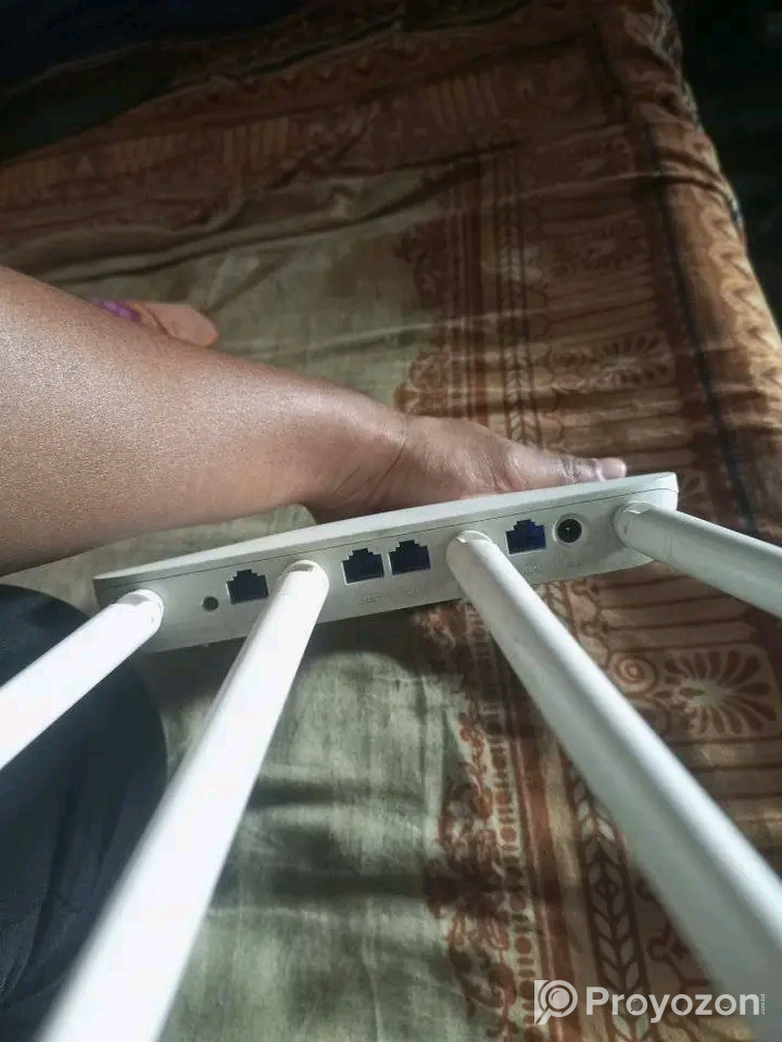 টেনডা এফ সিক্স রাউটার সহ  সাব রাউটার তার বিক্রি হবে