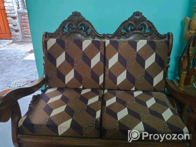 দুই সিটের  সোফা বিক্রি করা হবে