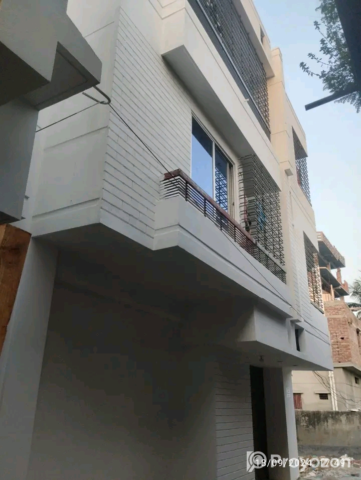 নতুন ফ্লাট মেসে ডাবল বেডের ১ টা সিট আছে