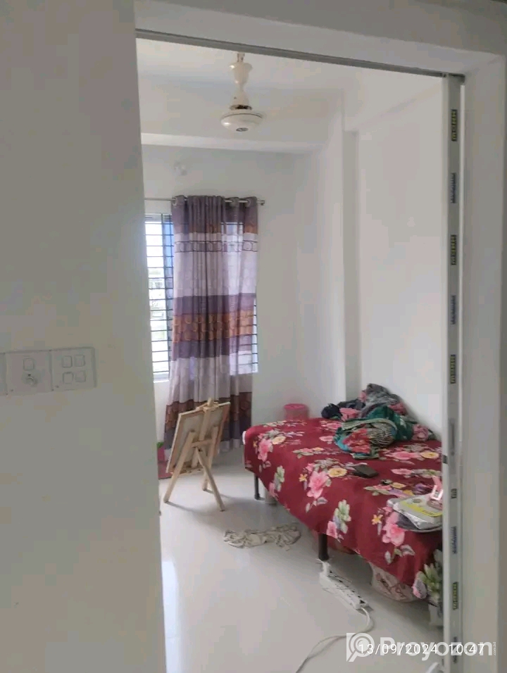 নতুন ফ্লাট মেসে ডাবল বেডের ১ টা সিট আছে