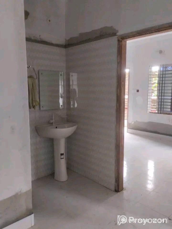 নতুন ফ্লাট মেসে ডাবল বেডের ১ টা সিট আছে