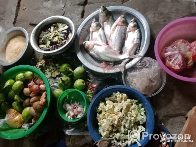 ১৩০৳ দুই বেলা দুপুর ও রাতের খাবার পাওয়া যায়