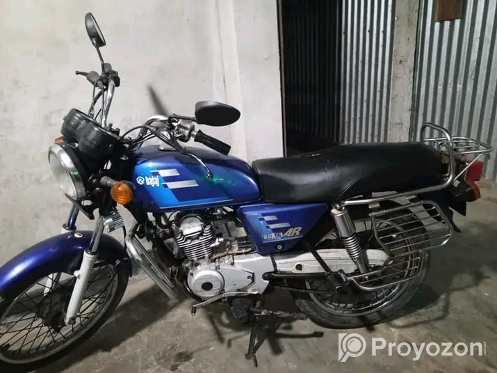 গাড়িটি একদম সুপার ফ্রেশ কোন সমস্যা নাই।