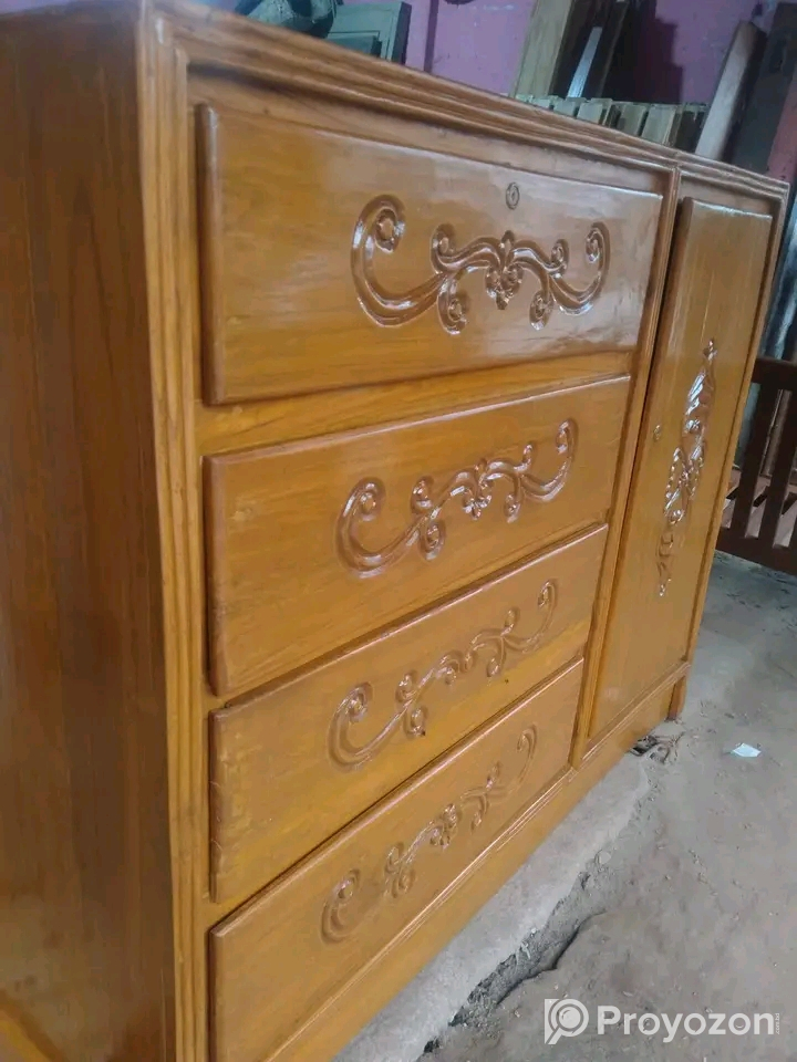 ওয়ারড্রবটি বিক্রি হবে