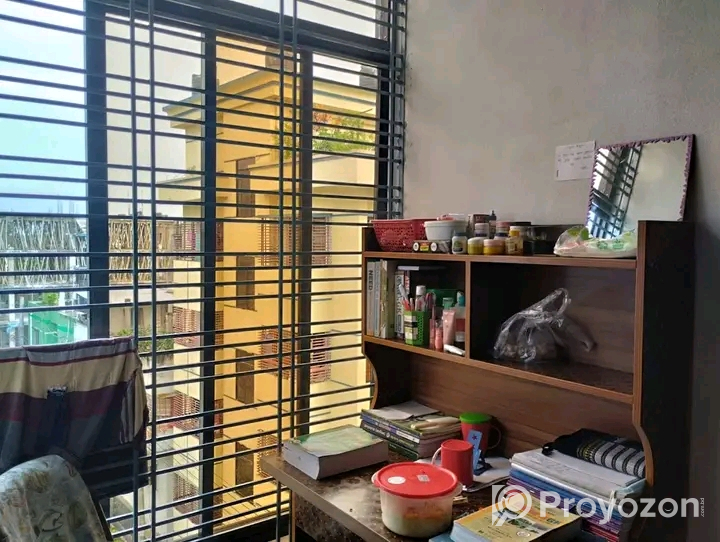 এই টেবিলটি বিক্রয় করা হবে।