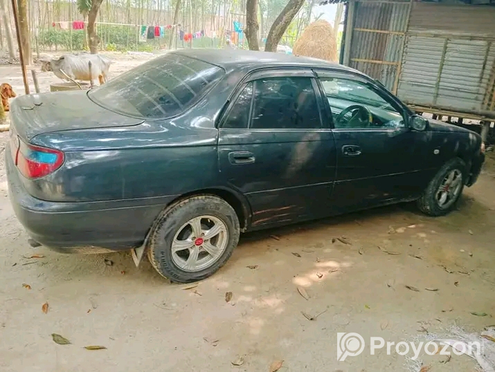 প্রাইভেট কার টি বিক্রি করা হবে।