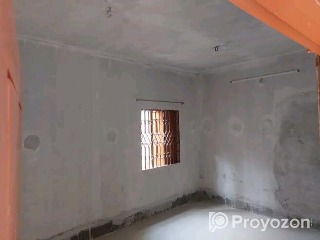নতুন পাড়ায়  ছেলেদের সম্পূর্ণ নতুন ফ্লাট ভারা  হবে