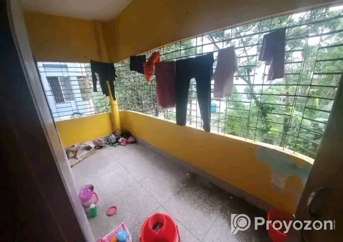 ফ্ল্যাট বাসায় ২ সিটএর 1টি রুম ফাকা হবে।