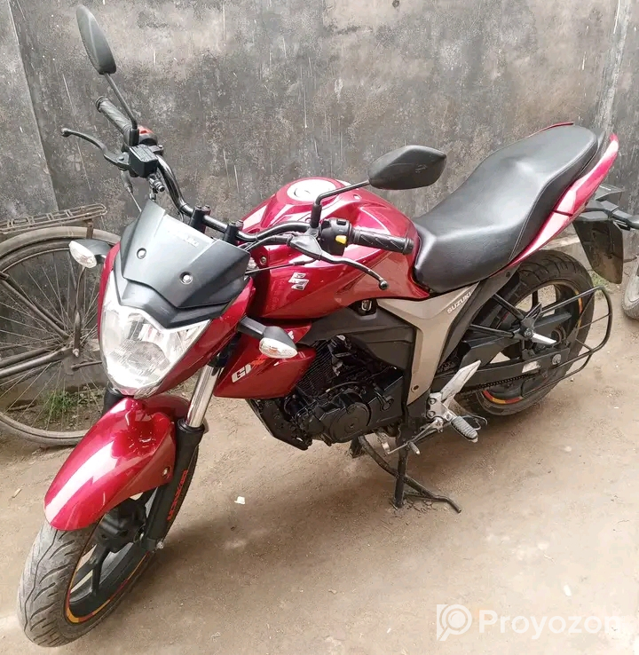 Suzuki sexr 150 cc red colour