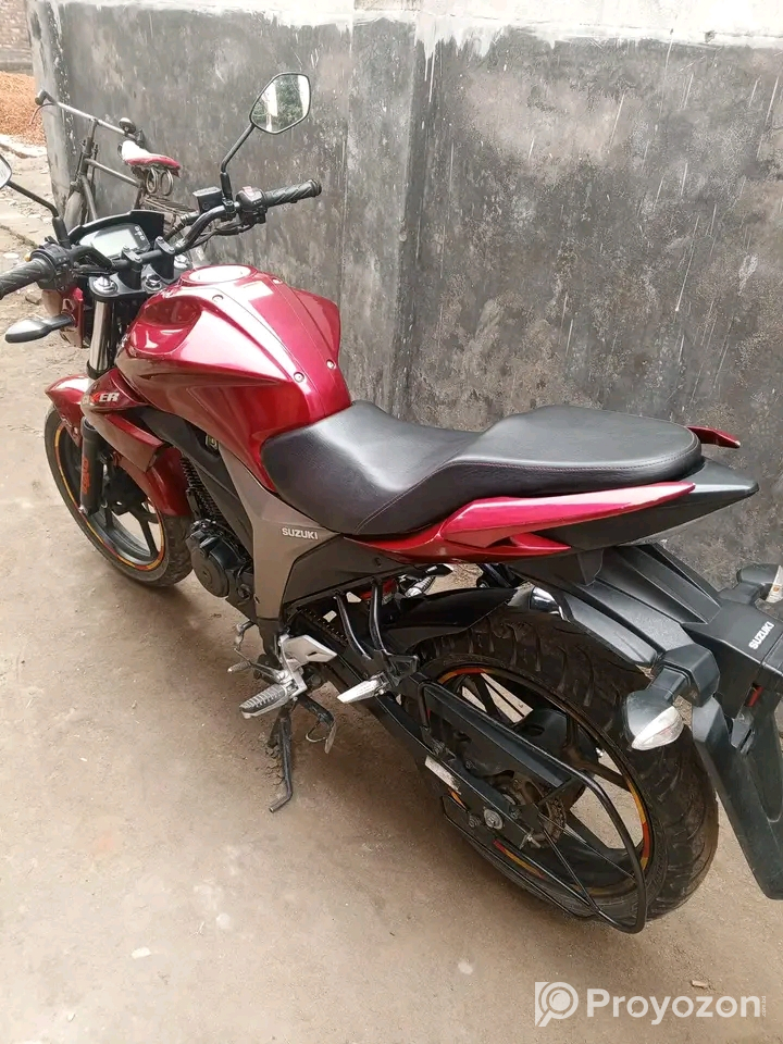 Suzuki sexr 150 cc red colour