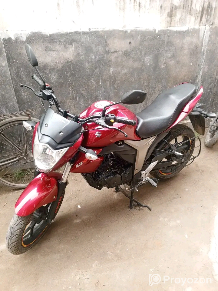 Suzuki sexr 150 cc red colour