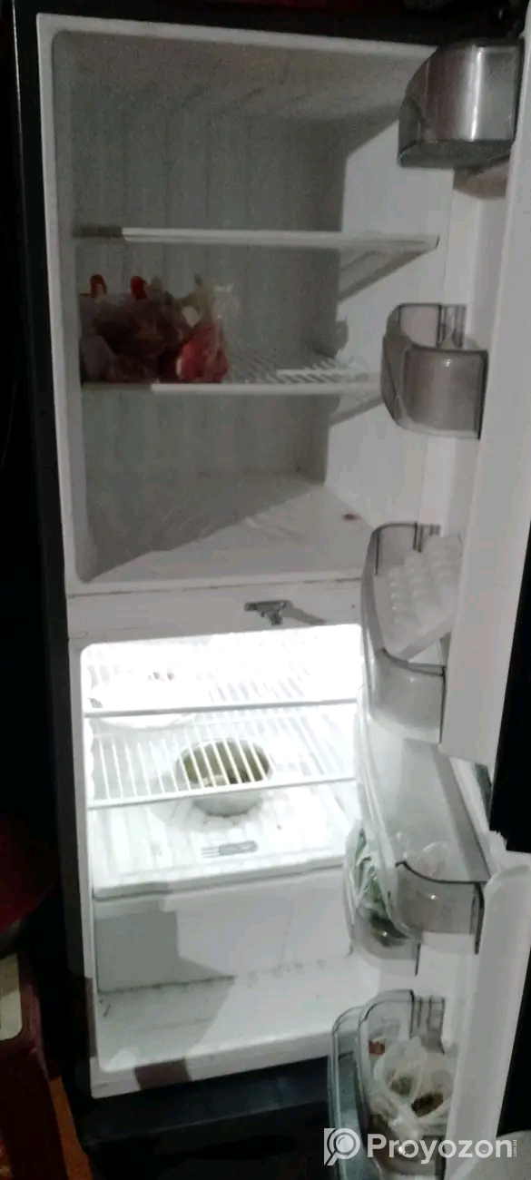 ৩৪১লিটারের ওয়ালটন ফ্রিজ ফ্রিজটা  নিউ কন্ডিশন