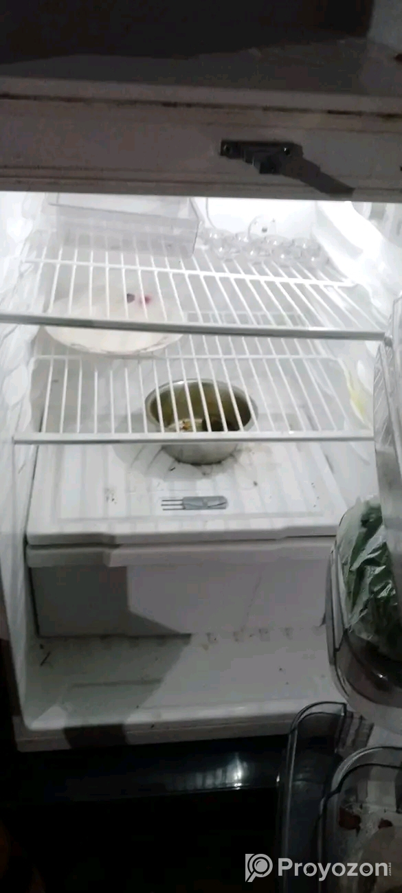 ৩৪১লিটারের ওয়ালটন ফ্রিজ ফ্রিজটা  নিউ কন্ডিশন