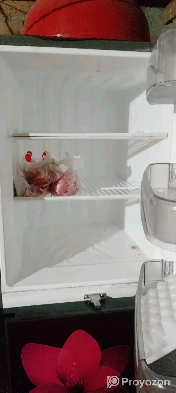 ৩৪১লিটারের ওয়ালটন ফ্রিজ ফ্রিজটা  নিউ কন্ডিশন