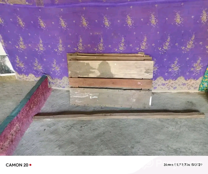 ৫.৫/৭ ফিট কিং সাইজ বেড বিক্রি করা হবে।