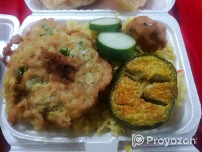খিচুড়ি + বেগুন ভাজি + ভর্তা ইত্যাদি খাবার