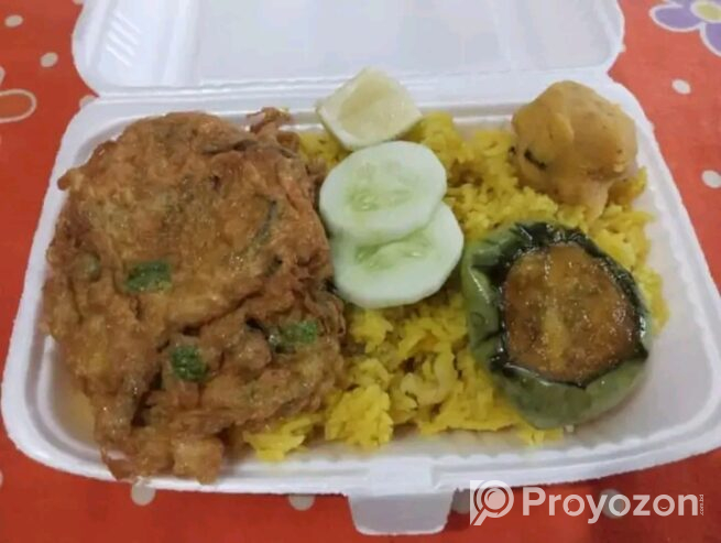 খিচুড়ি + বেগুন ভাজি + ভর্তা ইত্যাদি খাবার