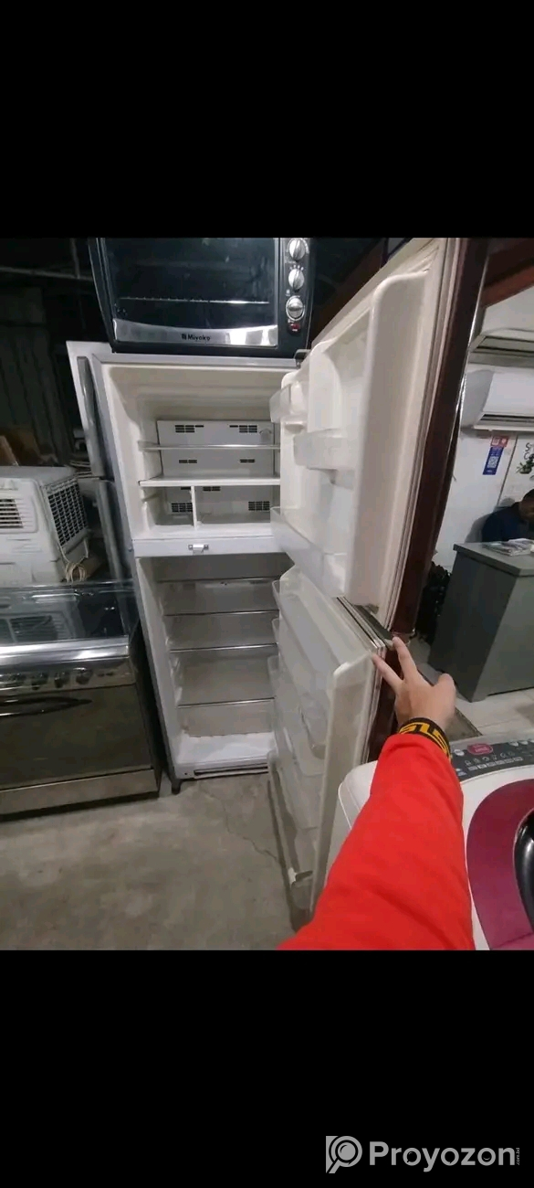 এই ফ্রিজটি বিক্রি হবে।