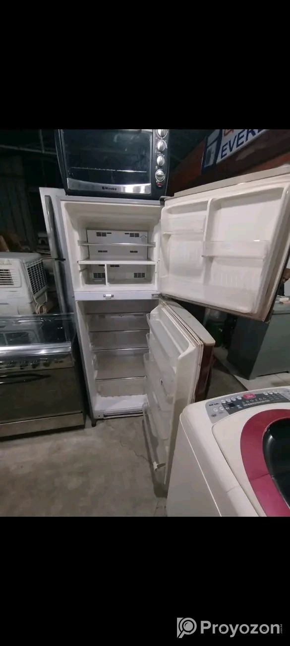 এই ফ্রিজটি বিক্রি হবে।