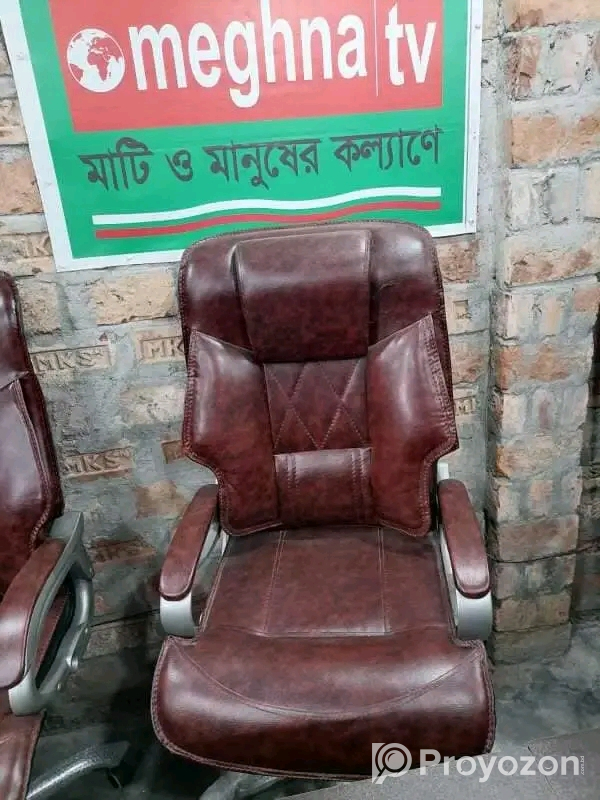 চেয়ার গুলো বিক্রি করা হবে
