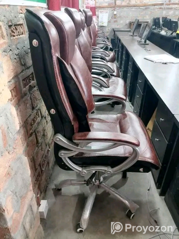 চেয়ার গুলো বিক্রি করা হবে