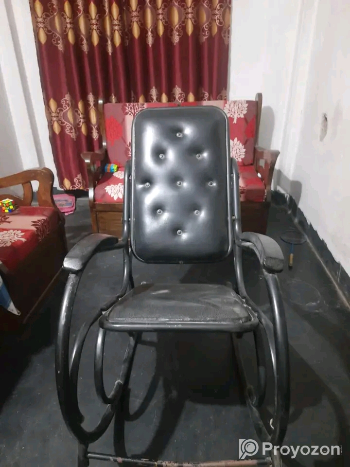 চেয়ারটি বিক্রি হবে