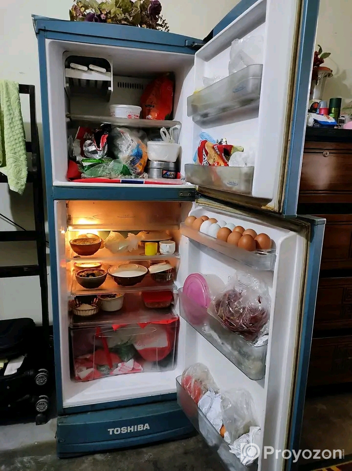 একটি ব্যবহৃত চলমান ফ্রিজ বিক্রয় হবে