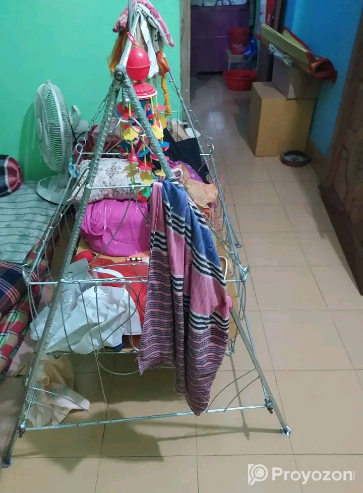 এই দোলনাটা বিক্রি করা হবে,