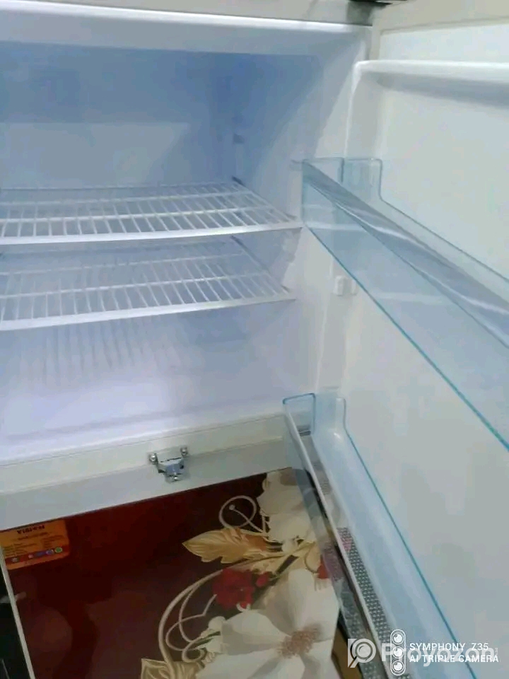 খুব জরুরি এই ফ্রিজটা সেল দেওয়া হবে