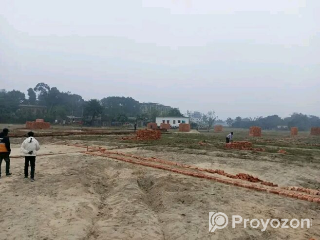 প্লট বিক্রয় চলছে