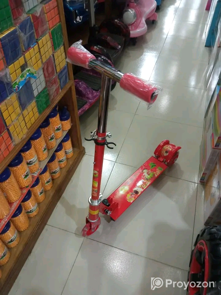 বড় সাইজের বেবি স্কুটার।