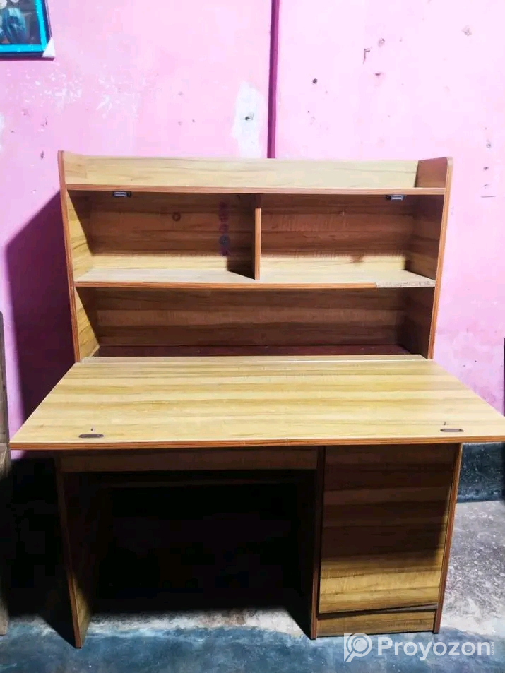 পড়ার টেবিল বিক্রি হবে