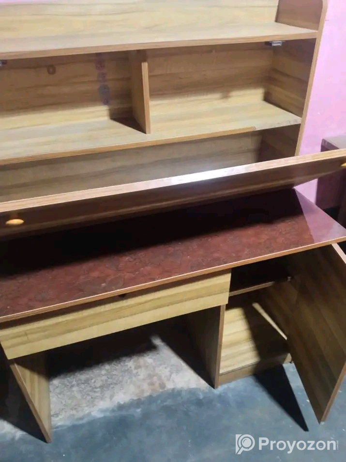 পড়ার টেবিল বিক্রি হবে