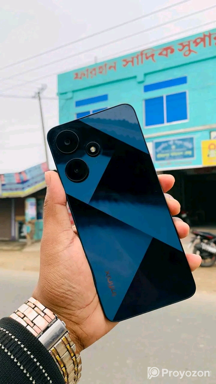 বিভিন্ন ধরনের ব্রান্ডের ফোন বিক্রি হয়