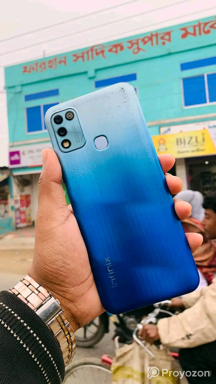 বিভিন্ন ধরনের ব্রান্ডের ফোন বিক্রি হয়